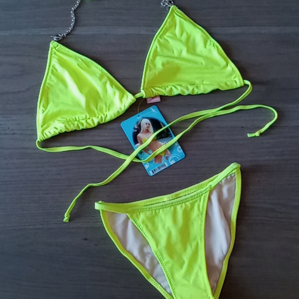 Neon Bikini - Picture 8 of 8